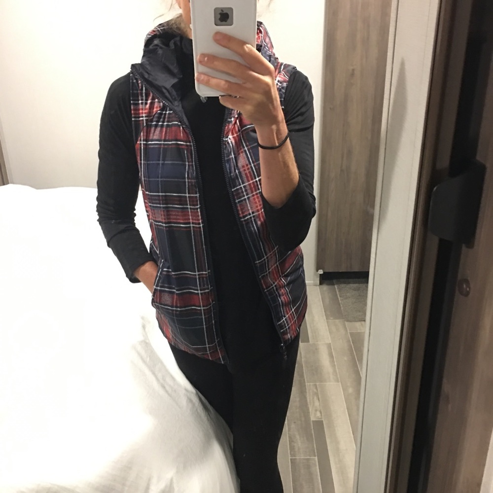 lululemon The Fluffiest Vest Navy Blue Plaid 6